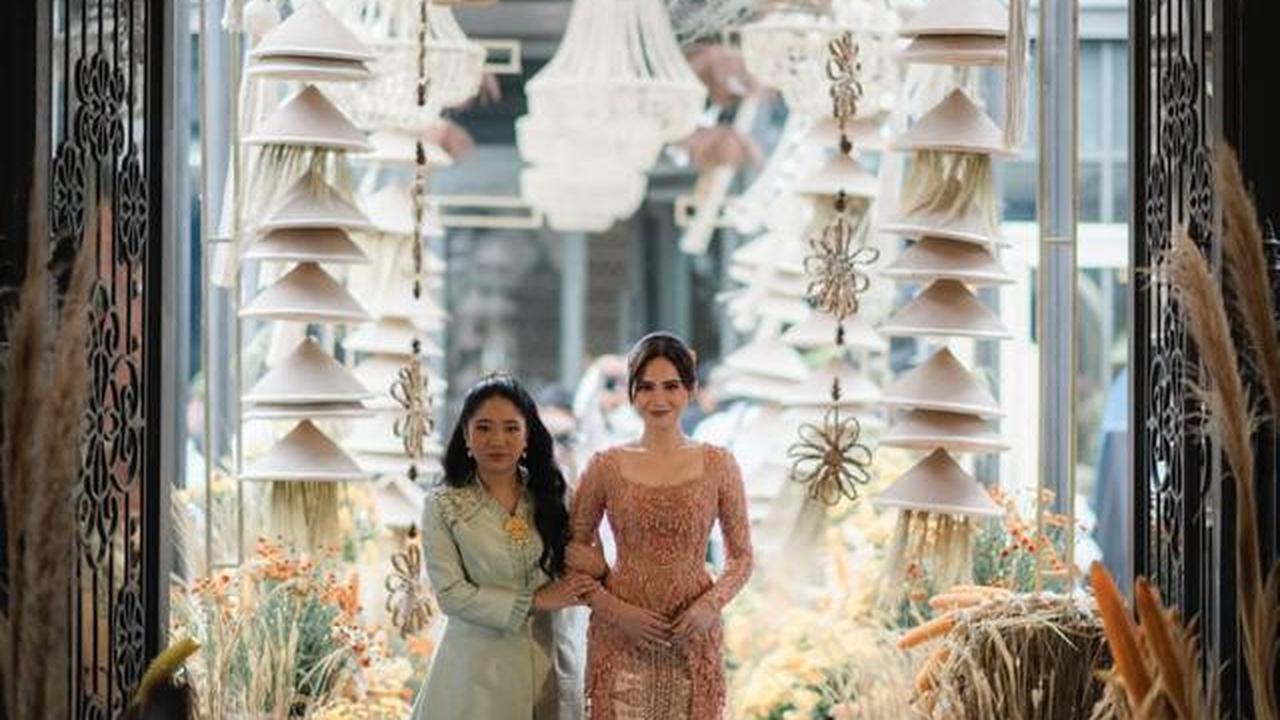6 Detail Dekorasi Lamaran El Rumi dan Syifa Hadju, Unik dengan Caping Mirip Janur