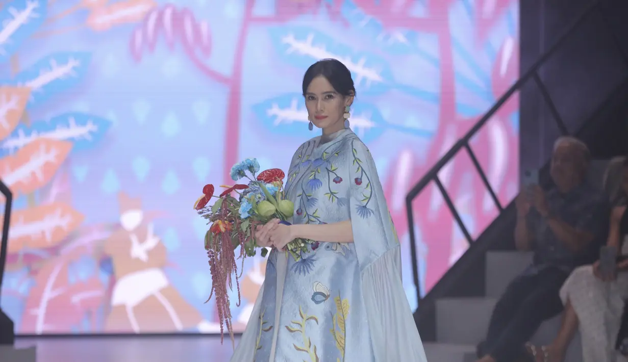 Sebuah pengalaman yang hidup dan luar biasa, sesuatu yang langka – seperti iridium – dan secara visual mencolok, seperti iris mata. [Fimela/Daniel Kampua]