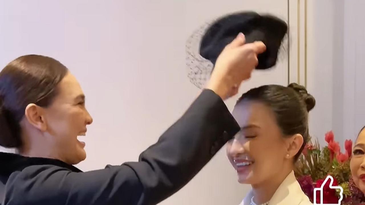 5 Potret Raline Shah Resmi jadi Presiden Jomblo Indonesia, Sudah Sertijab dengan Luna Maya Ditandai Penyerahan 'Mahkota
