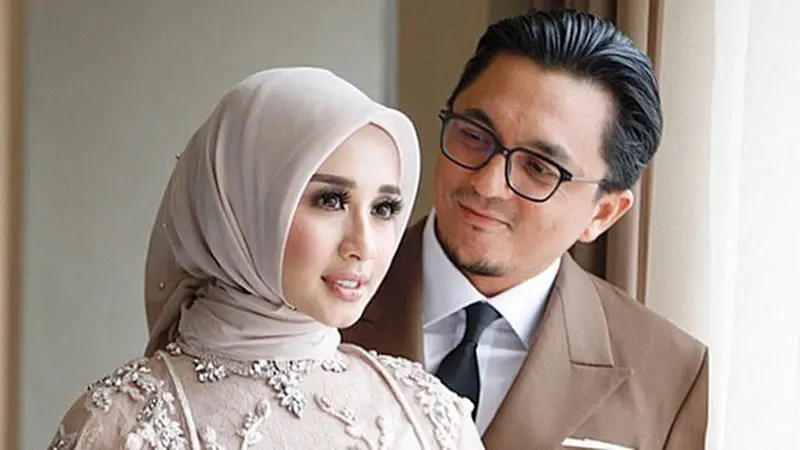 [Bintang] Laudya Cynthia Bella dan Engku Emran