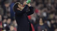 Antonio Conte sampai kehausan gara-gara beri instruksi untuk pemain Chelsea (Reuters/Toby Melville)
