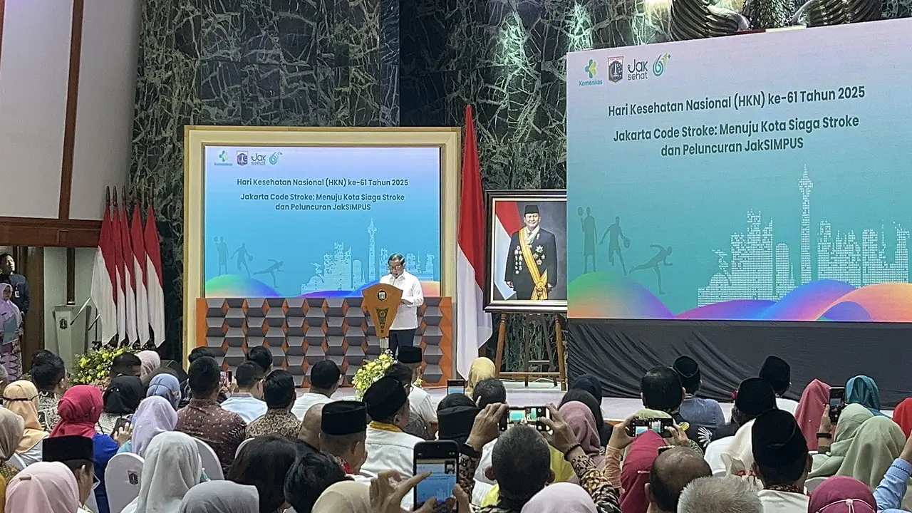 Gubernur DKI Jakarta Pramono Anung dalam peringatan Hari Kesehatan Nasional (HKN) ke-61 di Balai Kota DKI Jakarta, Jumat (5/12/2025).