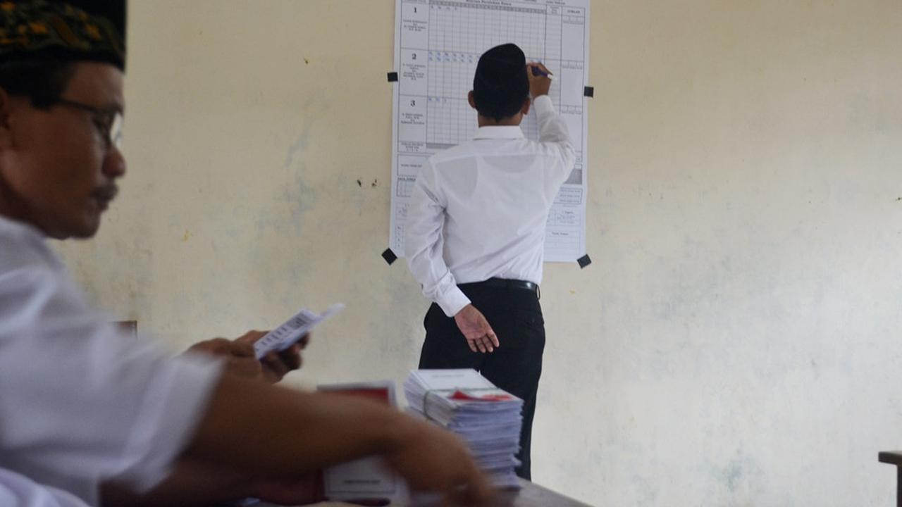 Ilustrasi - Penghitungan suara di TPS Pilkada. (Foto: Liputan6.com/Muhamad Ridlo)