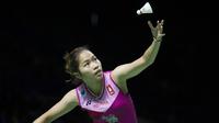 Ratchanok Intanon pebulutangkis puteri asal Thailand menang 2 gim langsung atas Ruselli Hartawan 21-14, 21-14. (Bola.com/Peksi Cahyo)