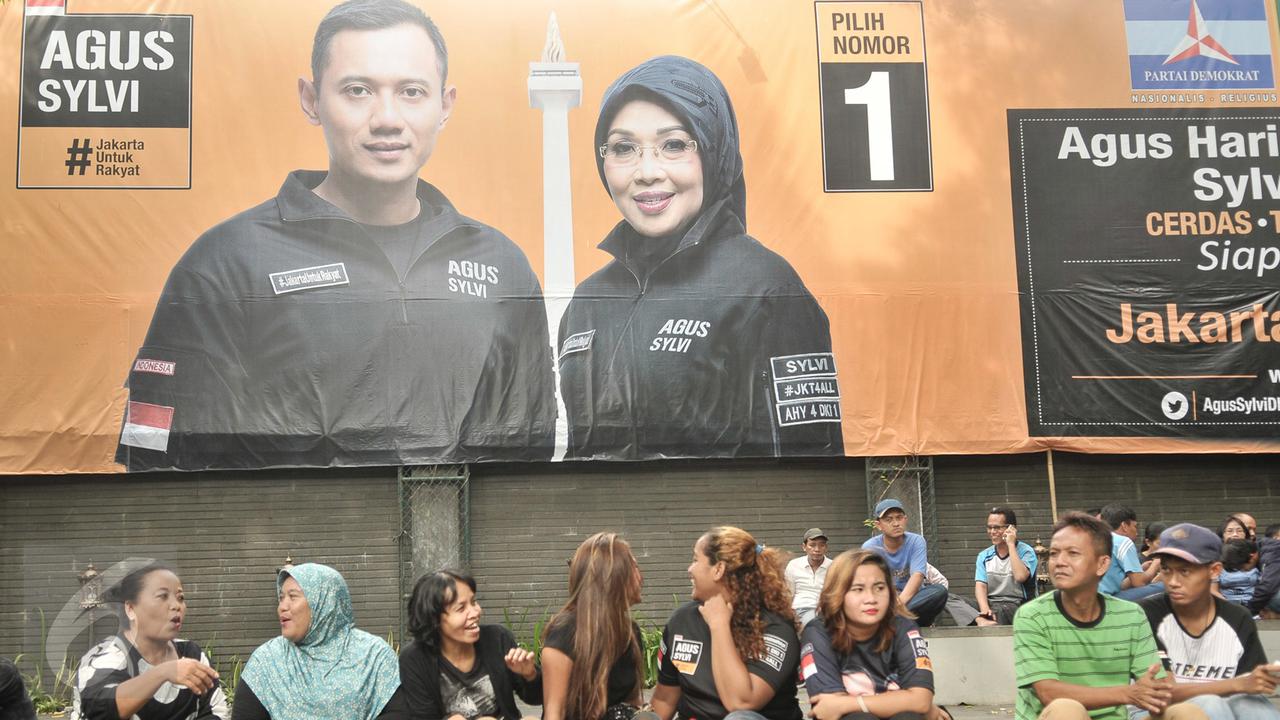 Nobar Debat Cagub, Pendukung AHY Mulai Berdatangan