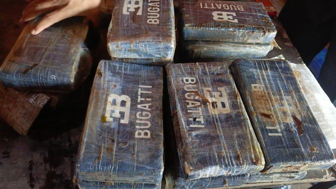 Nelayan Temukan 25 Kg Kokain Terdampar di Bibir Pantai Selayar, Polisi Selidiki Asal Barang