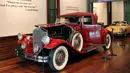 Mobil klasik buatan tahun 1030, Pierce-Arrow dipajang di Audrain Automobile Museum di Newport (13/6). (AP Photo / Michelle R. Smith)
