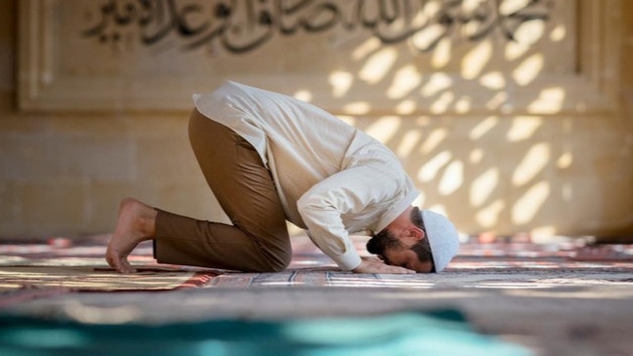 Cara Menjamak Shalat Maghrib dan Isya Lengkap dengan Niatnya