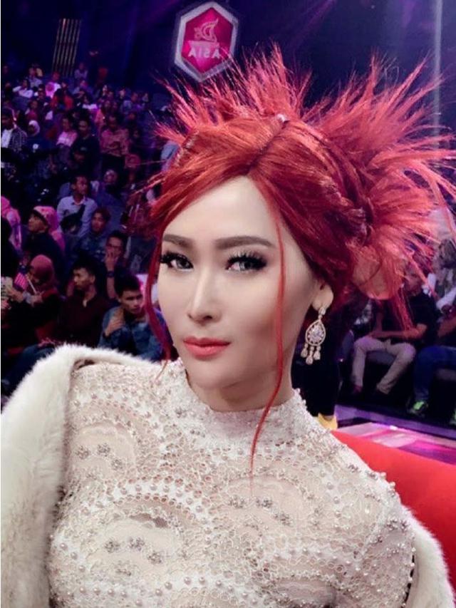 6 Gaya Rambut Inul Daratista Paling Curi Perhatian, Konsisten Nyentrik