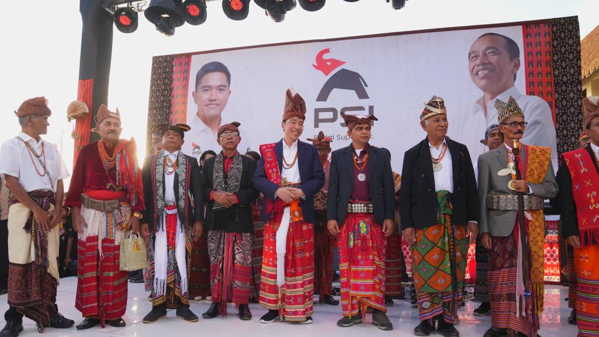Sederet Gelar Adat Jokowi