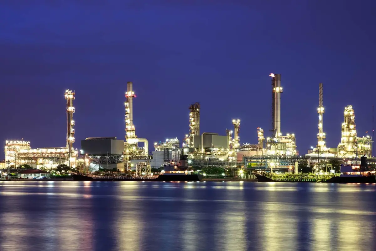 OPEC+ Perpanjang Pengurangan Produksi Minyak hingga 2025