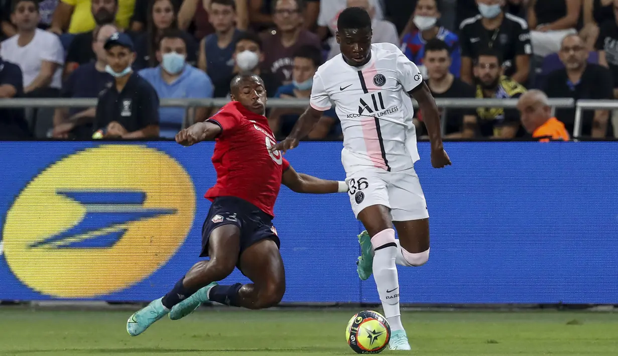 Pada awal babak pertama, Lille berahasil membendung dominasi penguasaan bola PSG. Rapatnya barisan belakang Les Dogues membuat penyerang PSG kesulitan menembus pertahanan mereka. (Foto: AFP/Emmanuel Dunand)