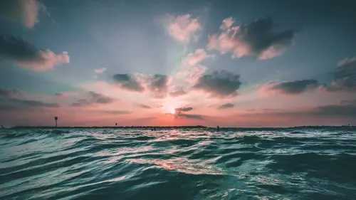 Arti Mimpi Laut Tenang | Simbol Ketenangan Batin, Kedamaian Hidup, atau Fase Stabil?