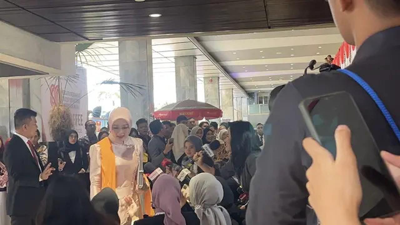 Warna Warni Kebaya Manis Arzeti Bilbina hingga Atalia Praratya dalam Sidang Tahunan 2025