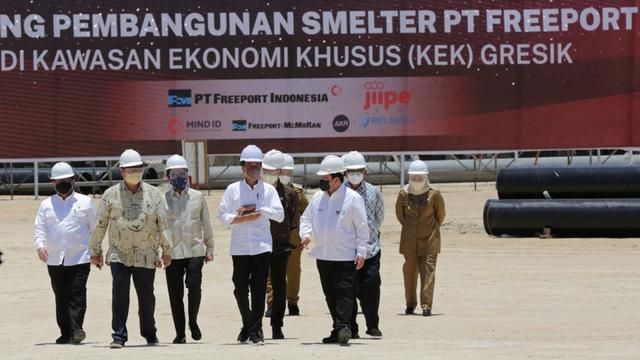 Presiden Joko Widodo menghadiri peletakan batu pertama (groundbreaking) pembangunan Smelter PT Freeport Indonesia (PTFI) di Gresik