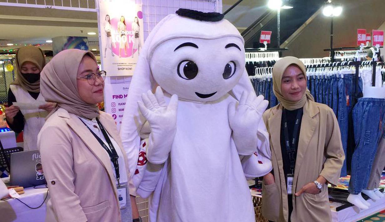 Setelah itu menjelang sore hari La'eeb menyapa warga di Tunjungan Plaza I, Surabaya. (Procomm Surya Citra Media)