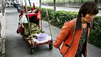 Suami Lumpuh, Istri Rela Susuri Jalanan Demi Dapat Bantuan