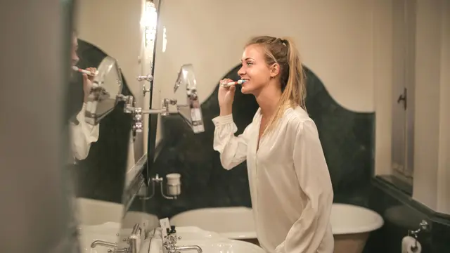 Sikat Gigi//copyright pexels/Andrea Piacquadio