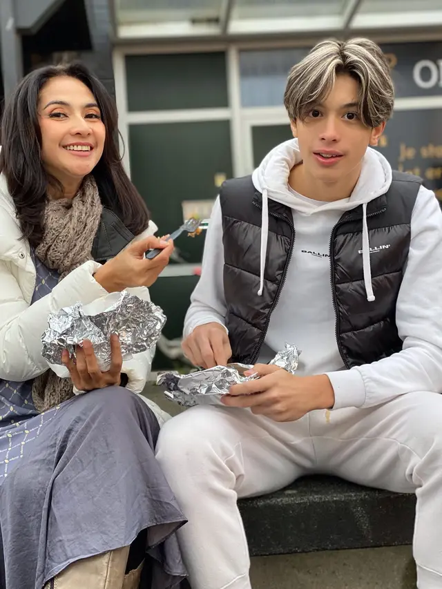 2 Tahun Tak Pulang, Ini 7 Potret Maudy Koesnaedy Bersama Suami di Belanda