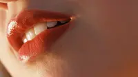Ilustrasi bibir terhidrasi. (Sumber foto: Unsplash.com)