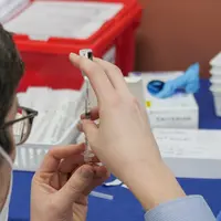 Ilustrasi vaksin. Sumber foto: unsplash.com/Steven Cornfield.