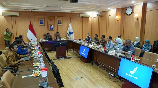 Teuku Riefky Harsya