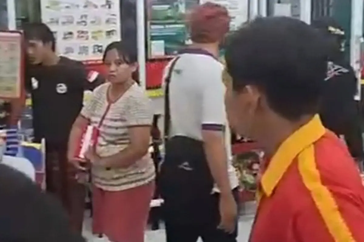 keributan di alfamart