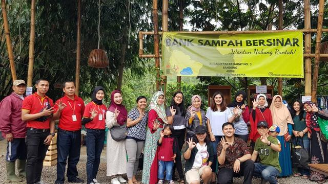 Kegiatan bazzar yang dilakukan oleh Bank Sampah Bersinar.