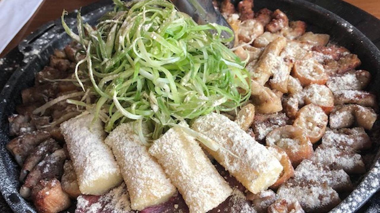 5. Potong usus menjadi ukuran sekali suap dengan gunting, masak hingga renyah.