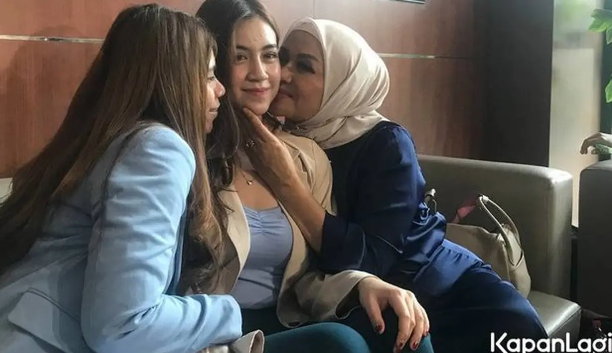 Sekedar informasi, Riona melaporkan anak Betharia Sonatha dan Willy Dozan itu pada 8 November 2023 lalu. Riona melaporkan untuk memberikan efek jera. [Foto: KapanLagi.com/Dadan Eka Permana]