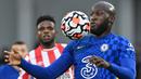Penyerang andalan Chelsea, Romelu Lukaku tercatat menerima gaji sebesar 325 ribu Pounds per pekan atau setara dengan RP6,1 miliar per minggunya. (AFP/Justin Tallis)