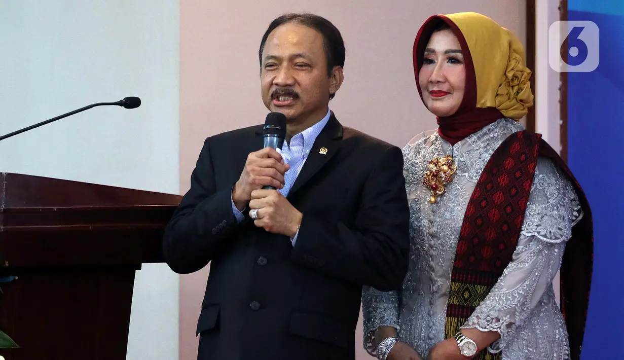 Hakim MK Suhartoyo memberikan sambutan saat acara Pisah Sambut Hakim MK di Gedung MK, Jakarta, Selasa (7/1/2020). Suhartoyo kembali dilantik menjadi Hakim MK. (Liputan6.com/Johan Tallo)