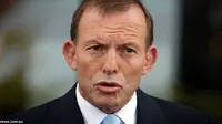 Dentuman Meriam Sambut PM Abbott di Istana Merdeka