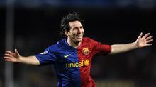 Penyerang Barcelona Lionel Messi berselebrasi usai mencetak gol ke gawang Basel pada pertandingan Liga Champions di di stadion Camp Nou pada tanggal 4 November 2008. Lionel Messi berkarir bersama Barcelona selama 20 tahun. (AFP/Lluis Gene)