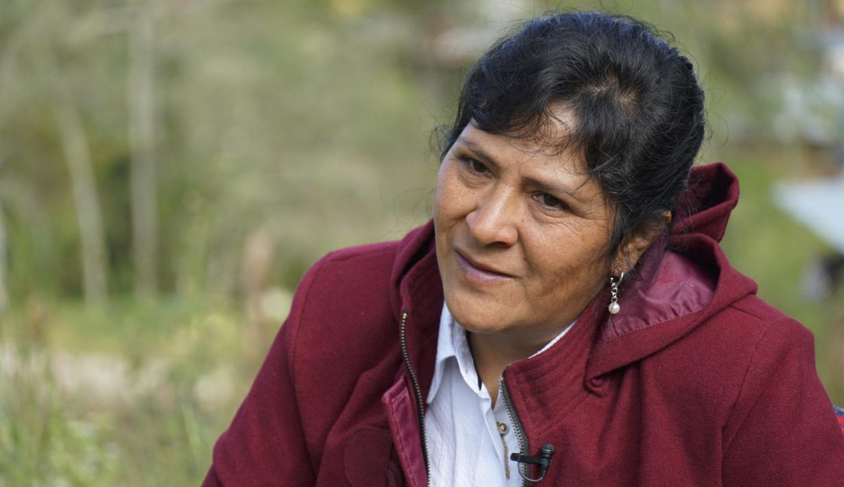 Calon ibu negara Peru, Lilia Paredes (48) berbicara selama wawancara di luar rumahnya di pedesaan Chugur, 22 Juli 2021. Suaminya, Pedro Castillo yang merupakan mantan guru dan pemimpin serikat pekerja memenangkan pemilihan presiden Peru. (AP/Franklin Briceno)