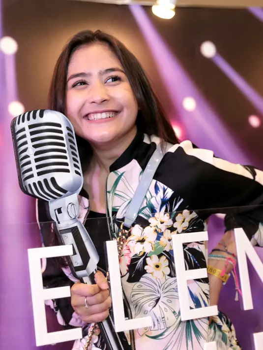 "Sebenernya kecewa sama promotornya yang bilang ticket VIP akan dapet kejutan...mana??" tulis pemilik akun @PrillyBie dalam twitter. (Adrian Putra/Bintang.com)