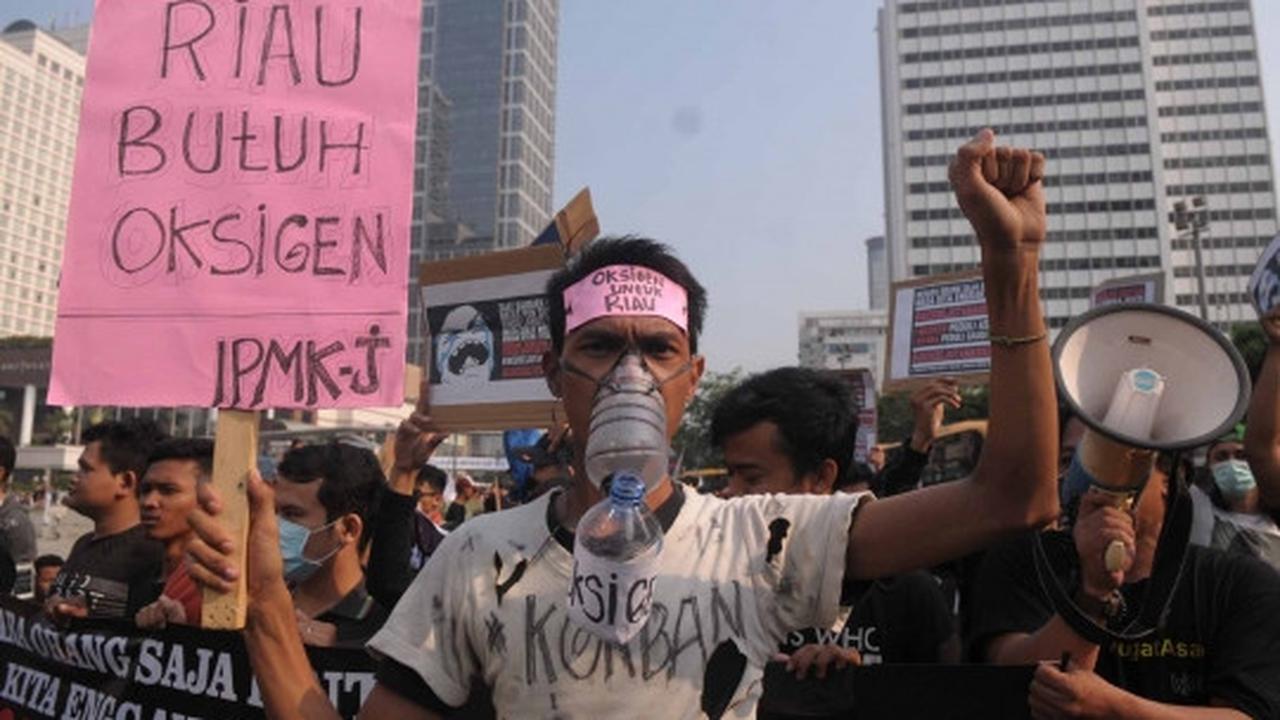 Jurnalis lintas media gelar aksi sejuta masker di Bundaran HI