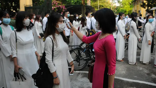 FOTO: Siswa di Vietnam Mulai Tahun Ajaran Baru
