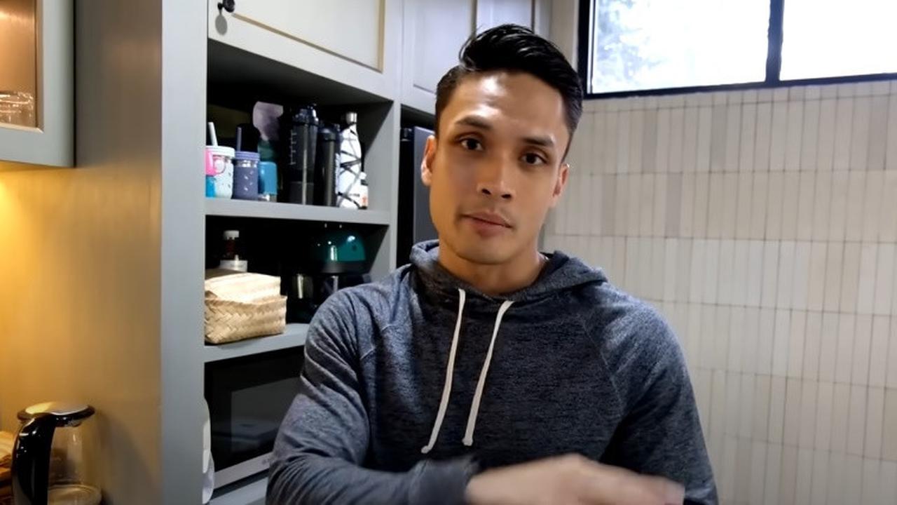 9 Potret Dapur Rumah Randy Pangalila yang Jarang Tersorot, Jadi Area Terfavorit - Punya Banyak Koleksi Mesin Kopi Lengkap