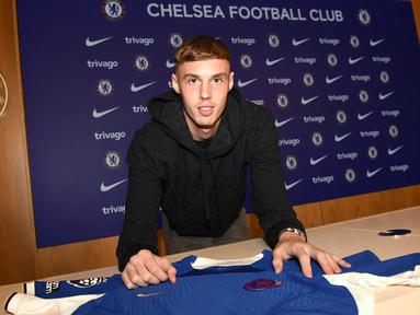 Manchester City menjelma menjadi kekuatan dahsyat di Premier League Liga Inggris sejak ditangani Pep Guardiola mulai musim 2016/2017. Hingga kini 5 trofi juara Liga Inggris telah menghiasai Etihad Stadium berkat racikan ampuh sang juru taktik. Guna mendapatkan formula yang ampuh dalam skuadnya, Pep Guardiola berani mendatangkan pemain-pemain incarannya bahkan membuang para pemain yang dinilai tak sesuai dengan skema permainan The Citizens. Seperti 6 eks Manchester City berikut yang kini membela klub Big Six di Liga Inggris yang notabene menjadi pesaingnya untuk mendapatkan gelar Liga Inggris ke-6. (chelseafc.com)