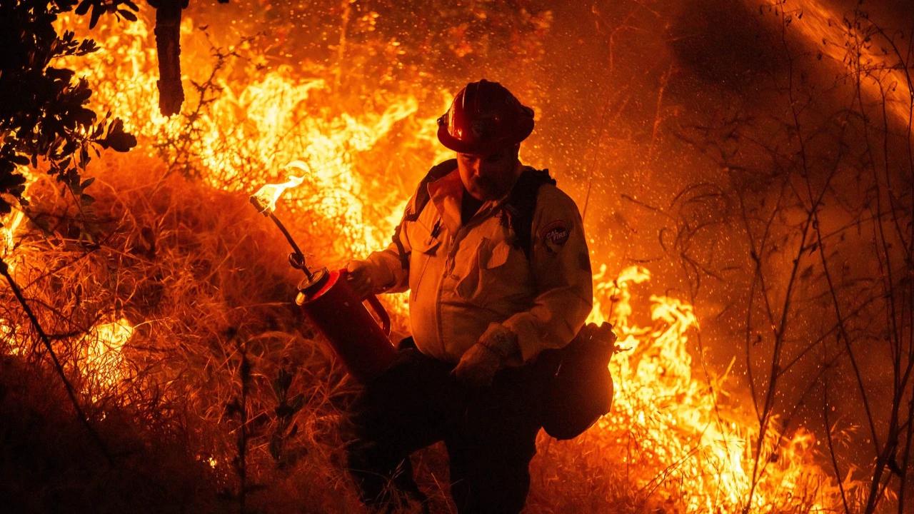 FOTO: Kebakaran Sandy Meluas Ribuan Warga Dievakuasi di California