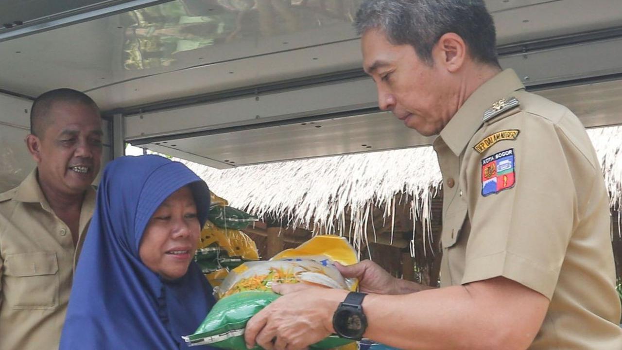 FOTO: Harga Beras Mulai Turun di Tengah Bulog Gencar Gelar Operasi Pasar di Bogor