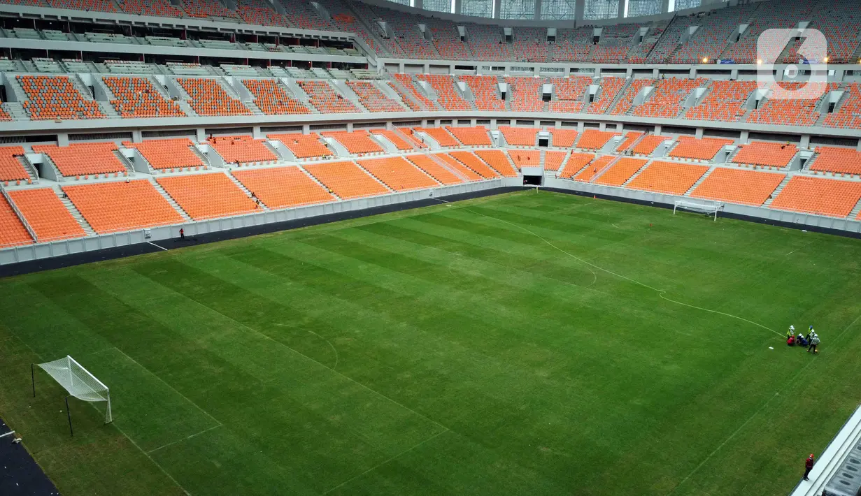 Suasana pembangunan Jakarta International Stadium (JIS), Jakarta, Selasa (15/3/2022). Berdasarkan laporan mingguan ke-132, PT Jakarta Propertindo mencatat progres realisasi pembangunan stadion yang diproyeksikan berkapasitas 82.000 penonton itu mencapai 98,60 persen. (Liputan6.com/Herman Zakharia)