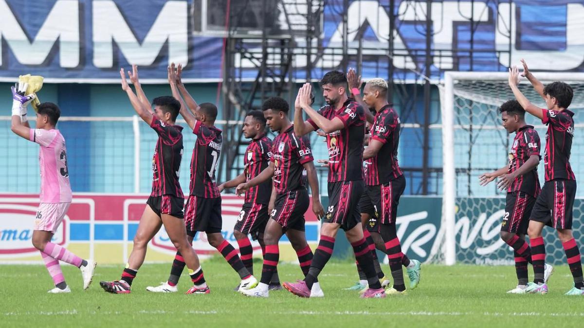 Persipura Puncaki Klasemen Grup Timur, Persembahkan Kemenangan untuk Mettu Dwaramury