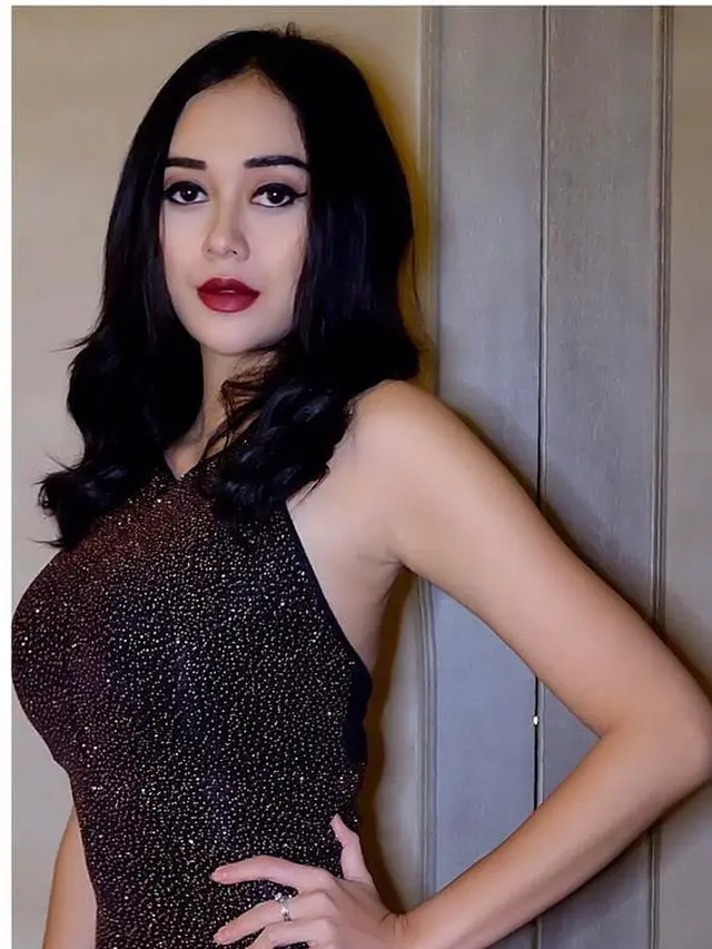 [Bintang] Bikin Hati Cenat-cenut, Cantiknya Aura Kasih dengan Makeup yang Menggoda Iman