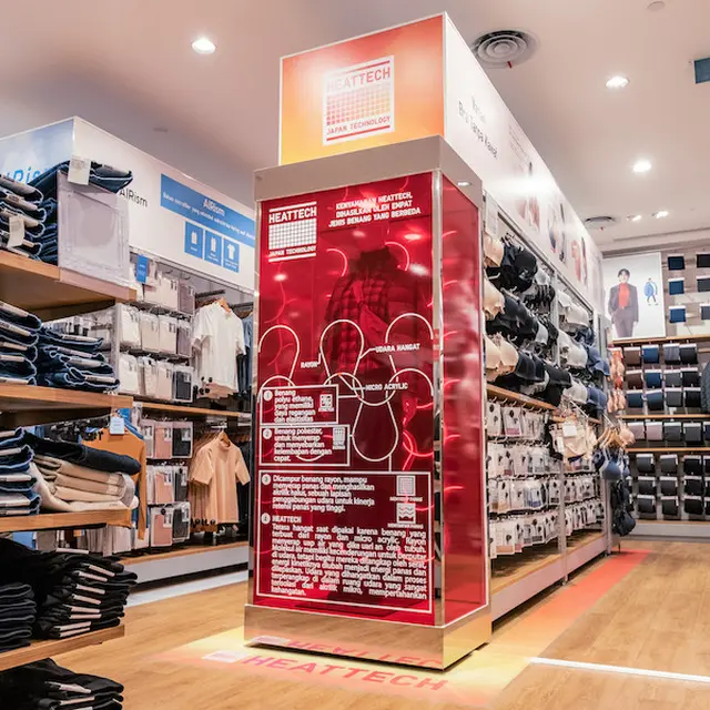 Melihat Proses Pembuatan Pakaian Berkualitas dari Instalasi Seni dan Teknologi UNIQLO