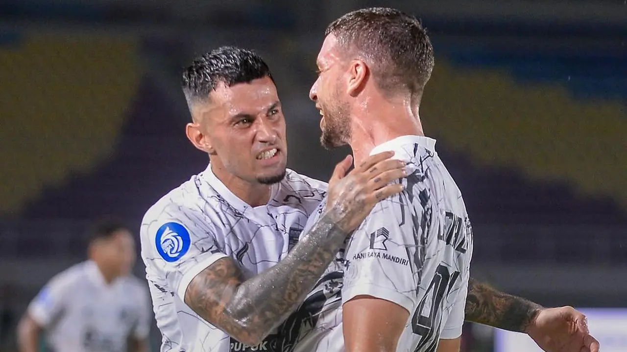 Dua pemain Borneo FC, Stefano Lilipaly dan Felipe Cadenazzi.