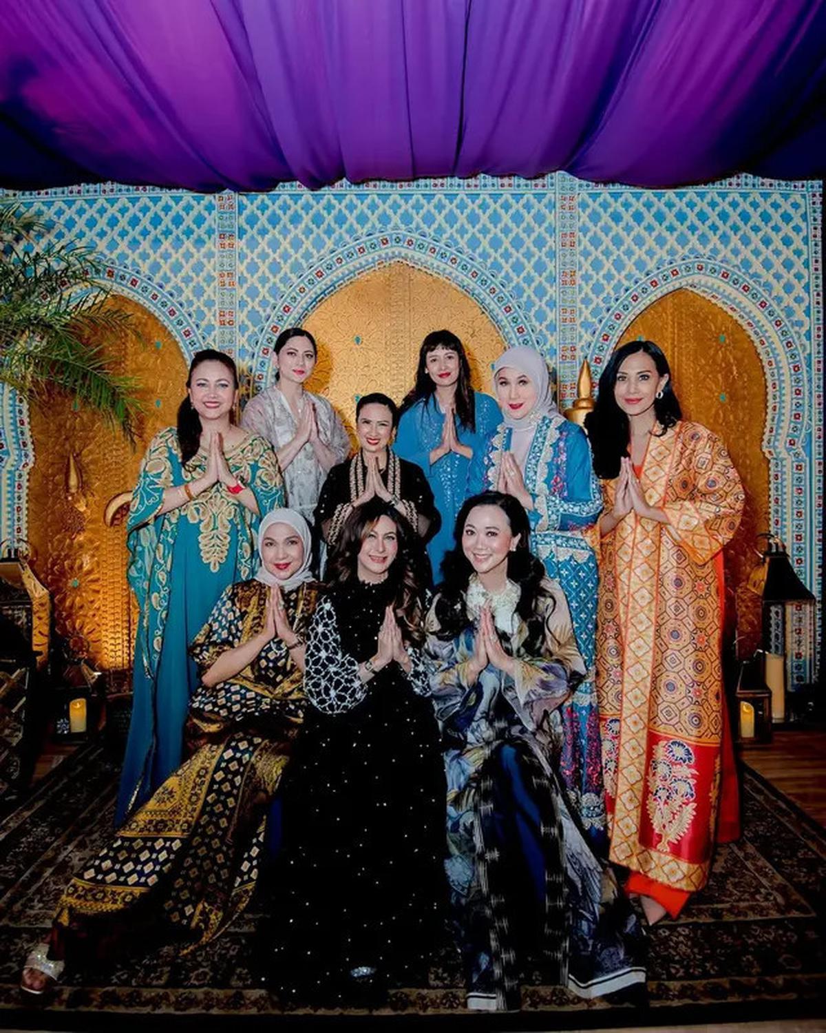 6 Potret Ultah Diana Pungky Bareng Artis Lawas Digelar Intimate, Tak Menua di Usia 51 Tahun