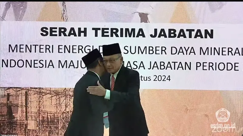 Serah Terima Jabatan Menteri ESDM dari Arifin Tasrif kepada Bahlil Lahadalia, di Kantor Kementerian ESDM, Jakarta, Senin (19/8/2024). (Arief/Liputan6.com)