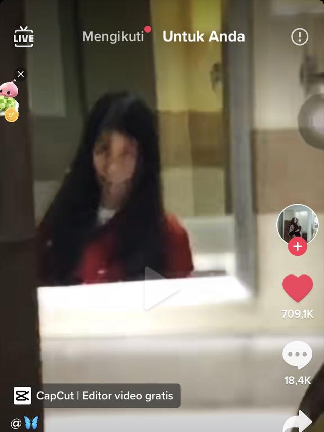 Merinding, Usai Nonton KKN di Desa Penari, Wanita Ini Lihat Penampakan Saat Mirror Selfie